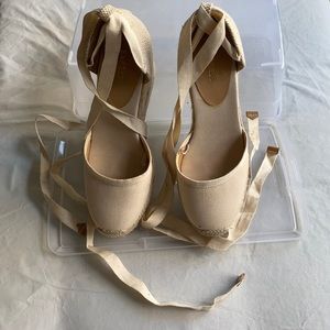 ⭐️SOLD⭐️Express wedge heels